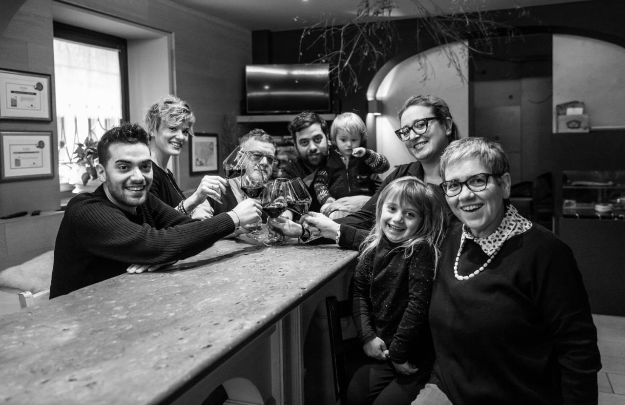 Osteria Da Alvise Hotel Sùtrio Buitenkant foto